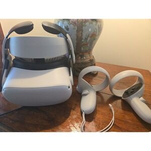 OCULUS Quest 2 VR Headset with BOBOVR M2 Pro Battery Head Strap and Controllers